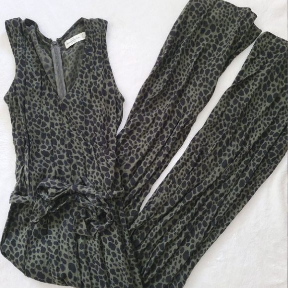 Abercrombie & Fitch Pants - Abercrombie & Fitch Green Leopard Jumpsuit Women's Size XS